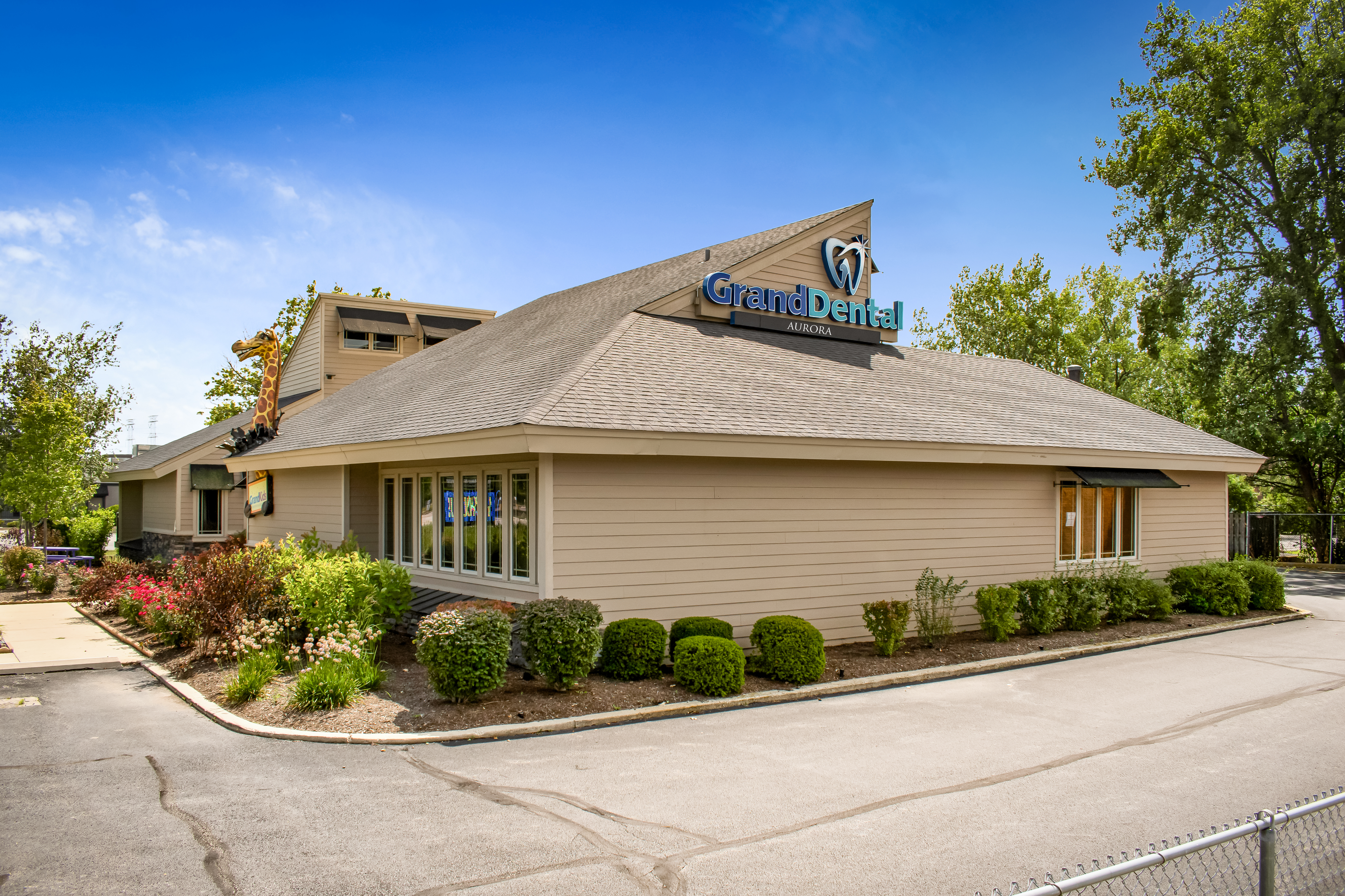 Exterior of Grand Dental in Aurora